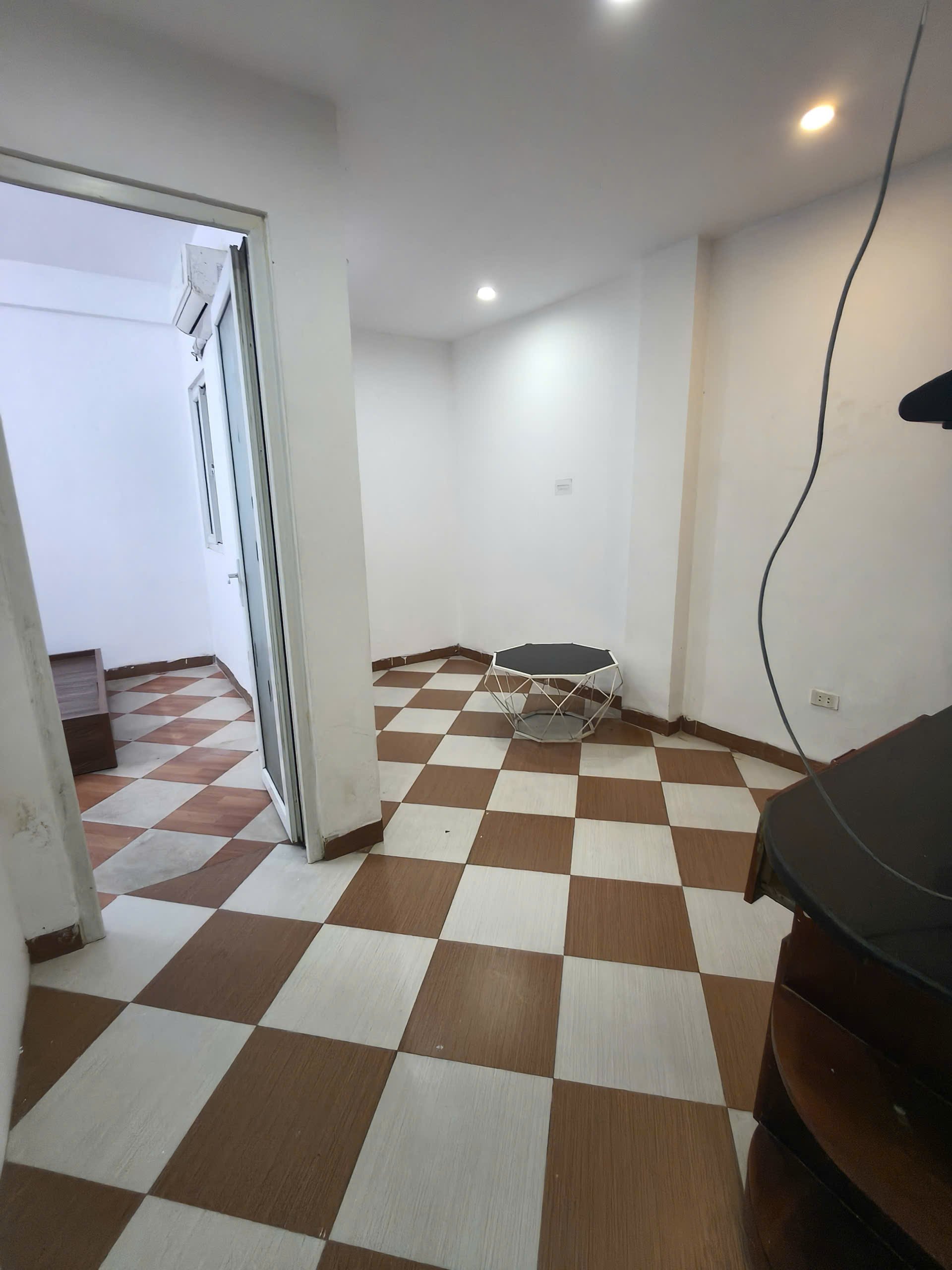 Căn hộ 2 Ngủ 1 Khách 50m2 tại Tầng 4 — ảnh 1