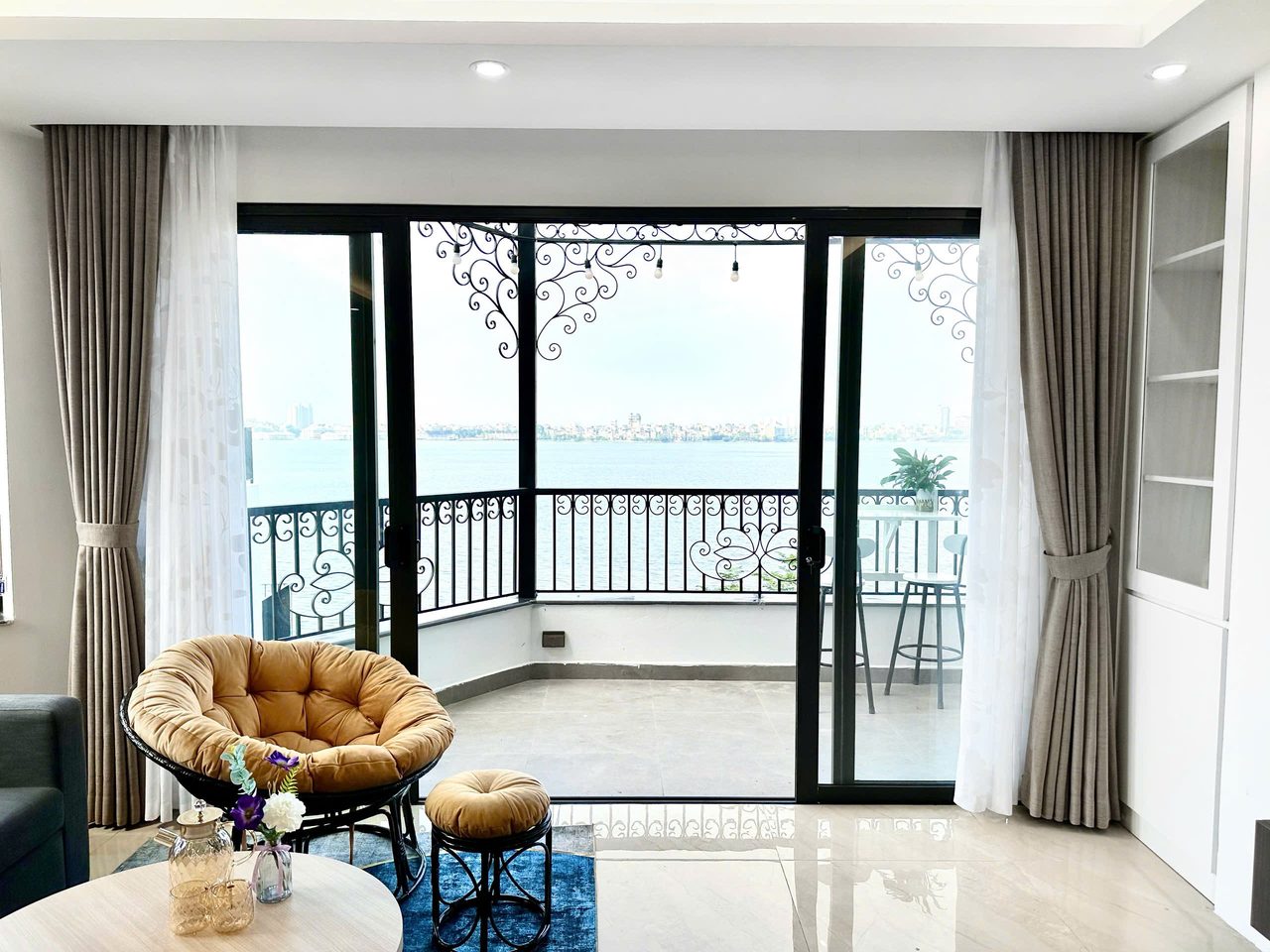 Căn hộ 2 Ngủ 1 Khách 120m2 tại Tầng 7 — ảnh 1