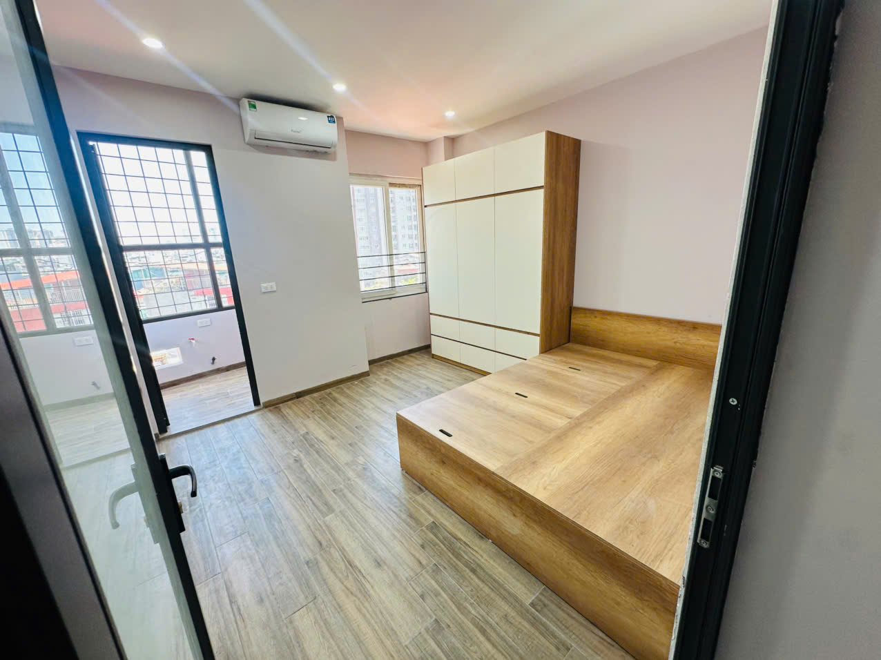Căn hộ 2 Ngủ 1 Khách 50m2 tại Tầng 3 — ảnh 1