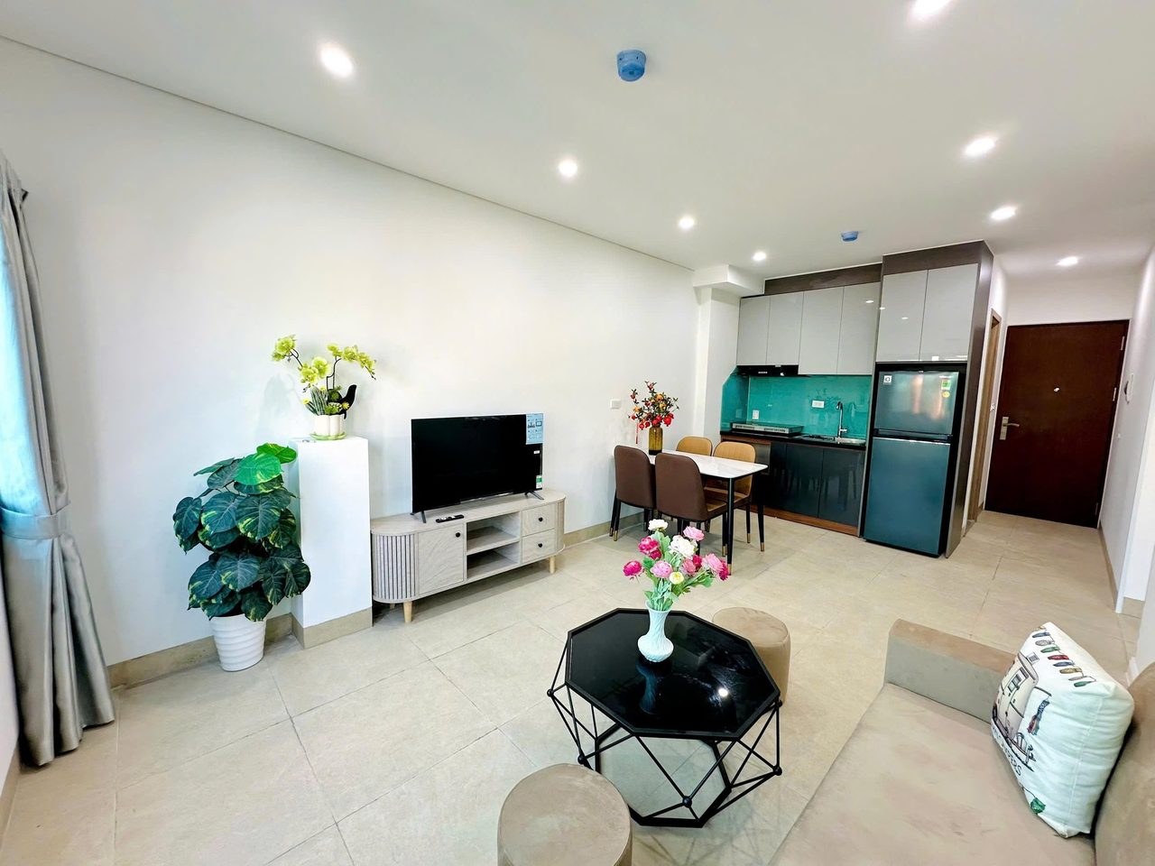 Căn hộ 2 Ngủ 1 Khách 65m2 tại Tầng 6 — ảnh 1