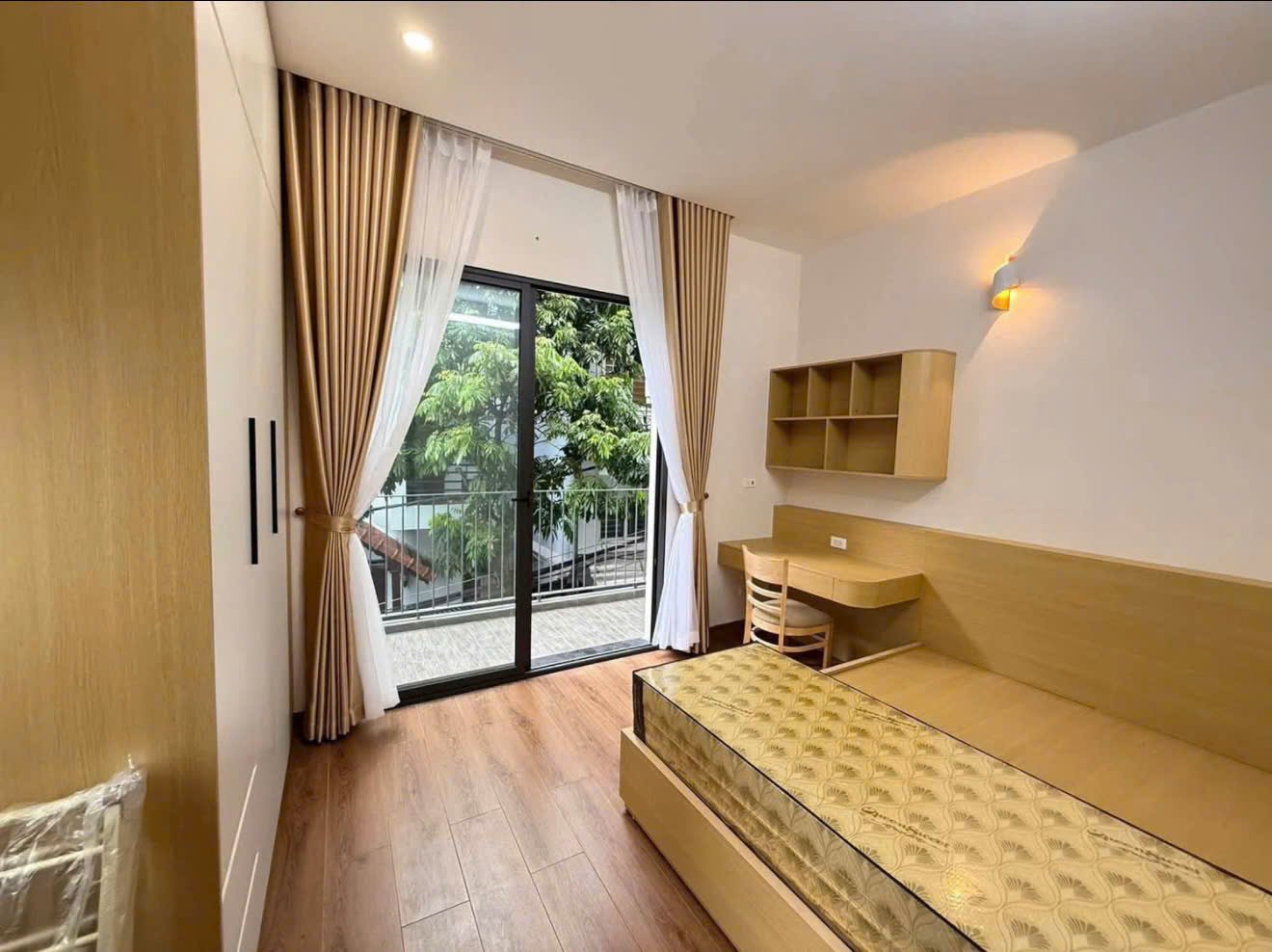 Căn hộ 2 Ngủ 1 Khách 80m2 tại Tầng 3 — ảnh 1