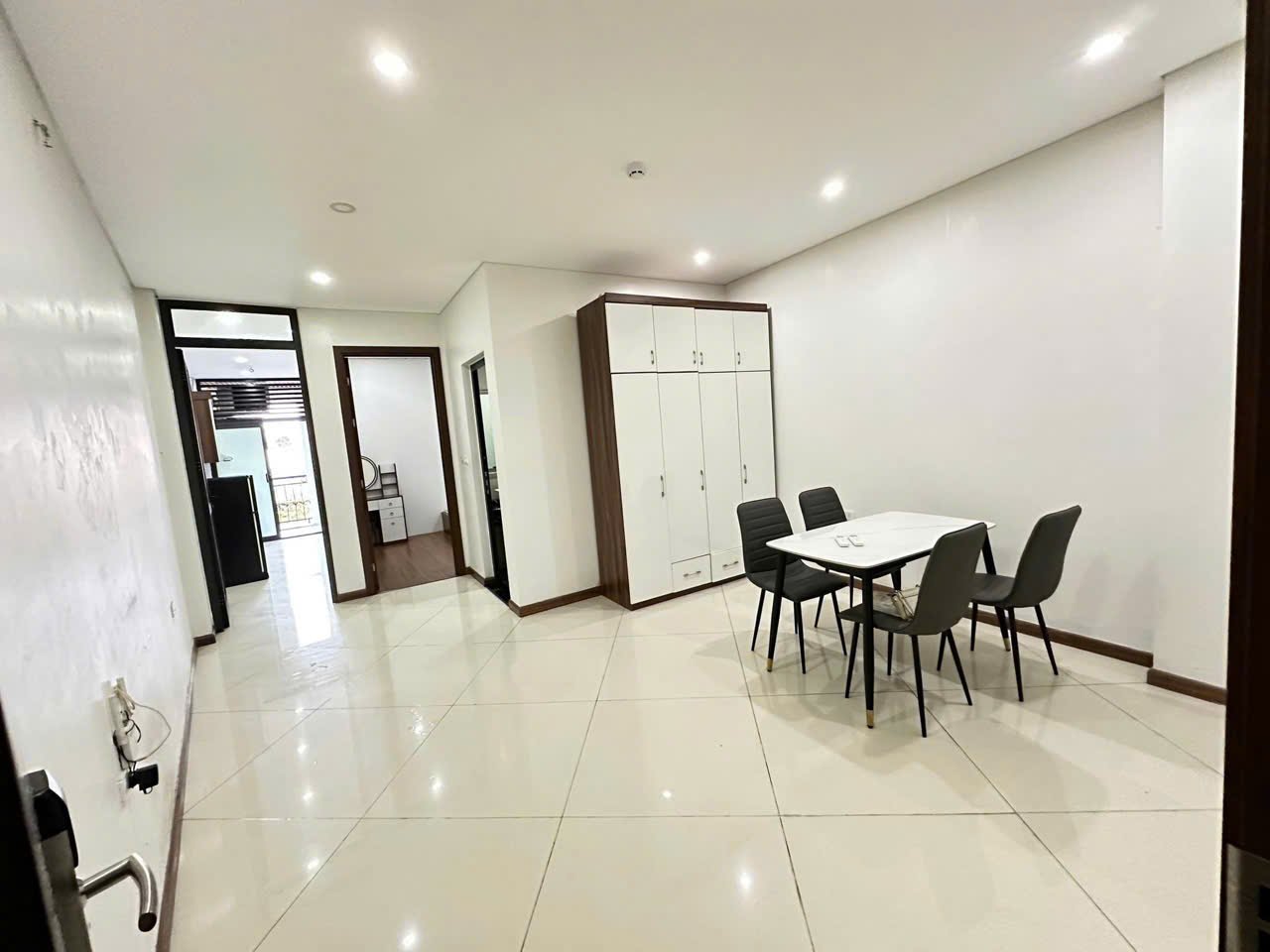 Căn hộ 2 Ngủ 1 Khách 60m2 tại Tầng 5 — ảnh 1