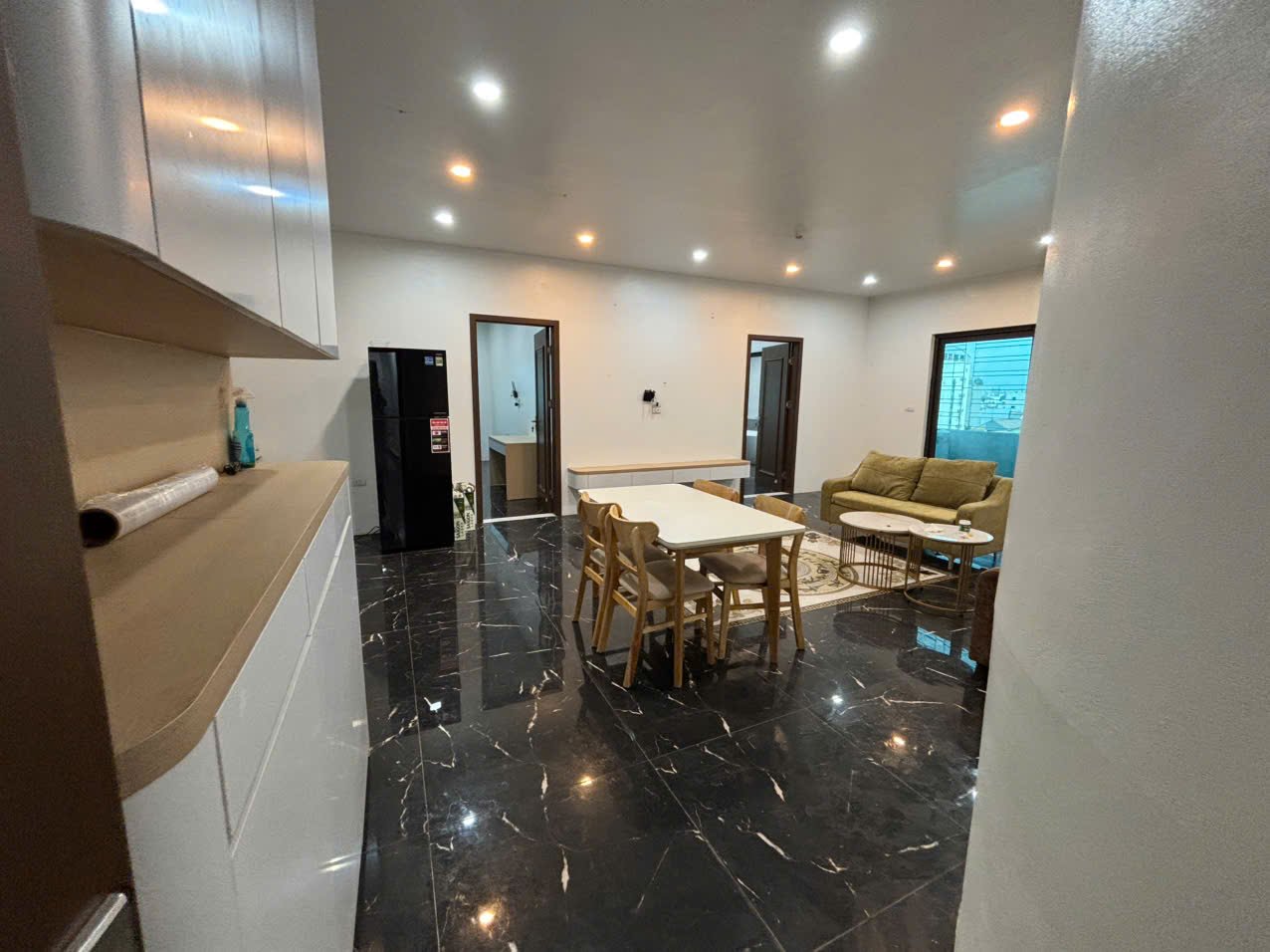 Căn hộ 2 Ngủ 1 Khách 100m2 tại Tầng 9 — ảnh 1
