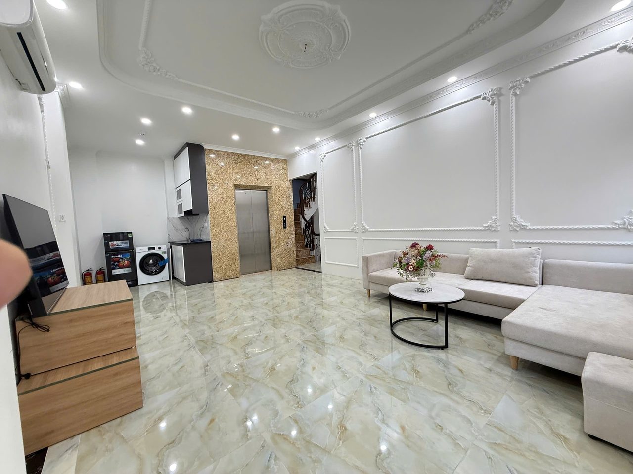 Căn hộ 1 Ngủ 1 Khách 90m2 tại Tầng 3 — ảnh 1
